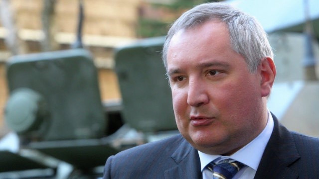 Россия продолжит поставлять оружие Азербайджану - Рогозин